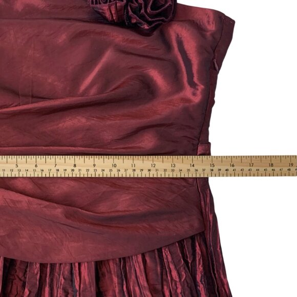 Vintage Red Prom Dress with Timeless Elegance - Picture 15 of 16